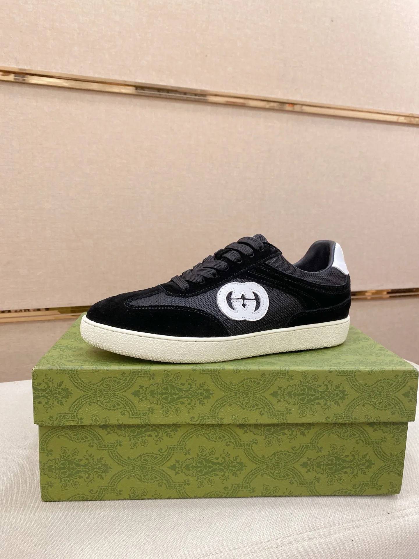 Men's clothing and shoes💰:400💰 (GUCCI) The latest model from the official website🎁🎁Casual and fashionable men's shoes👟, hot style💥The version is simple and elegant, exclusive for trendy men. The unique latest brand elements from the official website👑Original Gucci decoration, fashionable and generous, the fabric is original cowhide ✅Mesh breathable lining, the official website specifies wear-resistant casual outsole, the classic model is taken in kind at the counter🎬38-44 (can be customized for 45 non-refundable)